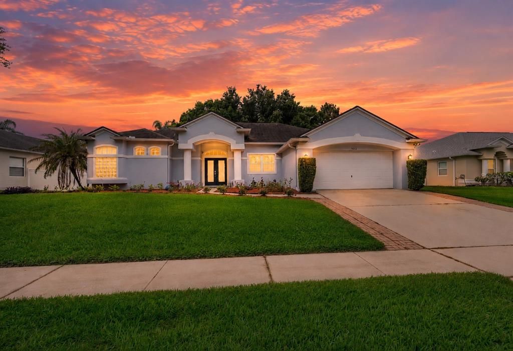 For Sale: $565,000 (4 beds, 2 baths, 2378 Square Feet)
