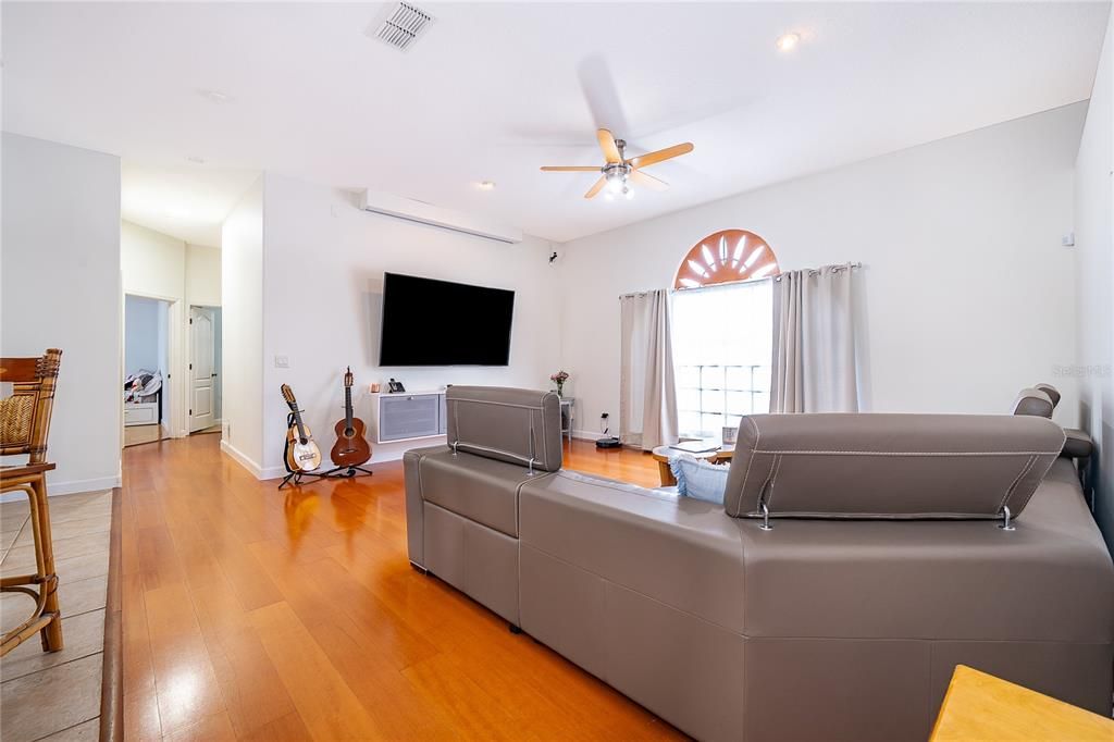 For Sale: $565,000 (4 beds, 2 baths, 2378 Square Feet)