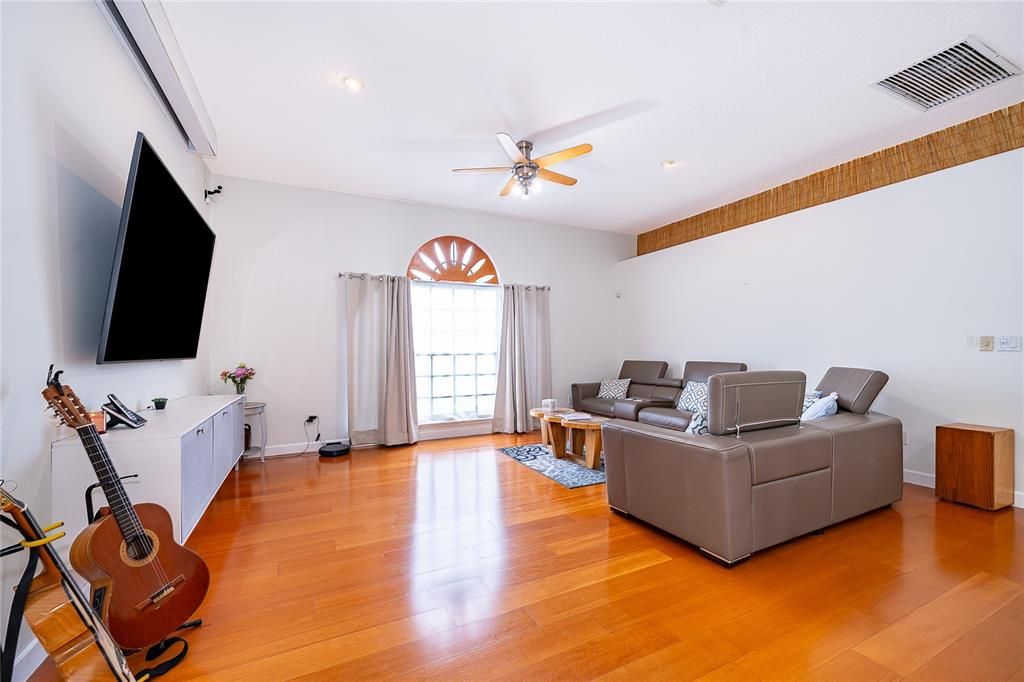 For Sale: $565,000 (4 beds, 2 baths, 2378 Square Feet)