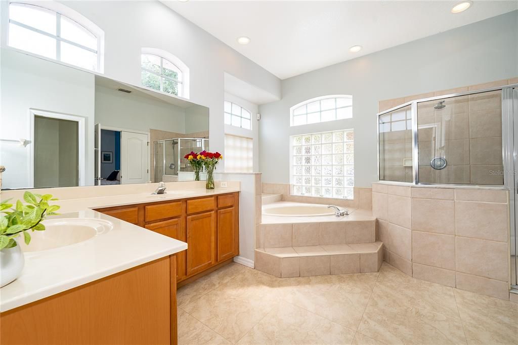 For Sale: $565,000 (4 beds, 2 baths, 2378 Square Feet)