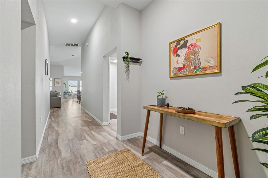 Под контрактом: $359,999 (4 спален, 2 ванн, 1848 Квадратных фут)