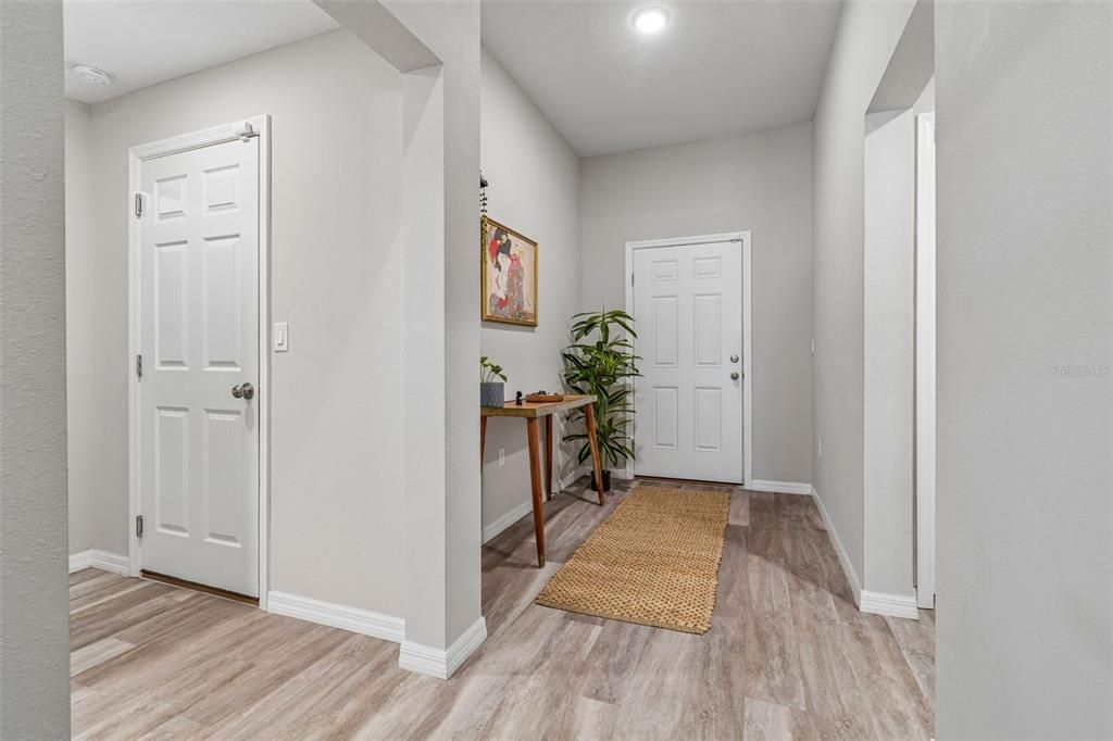 Под контрактом: $359,999 (4 спален, 2 ванн, 1848 Квадратных фут)