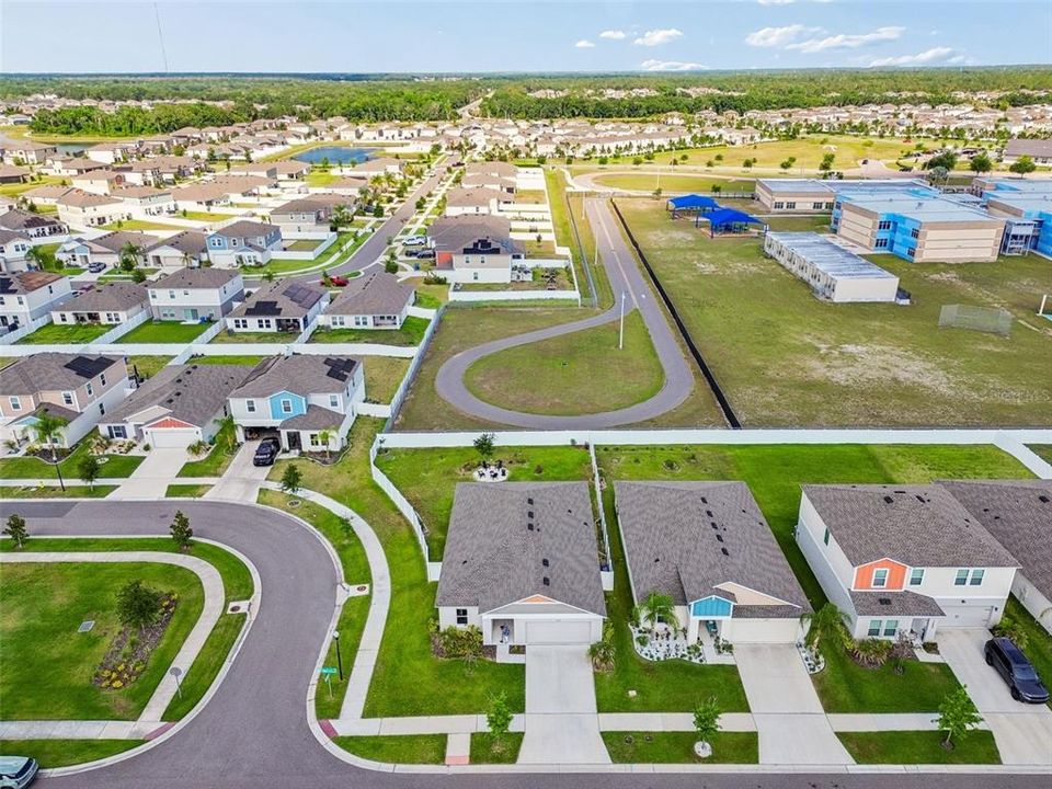 Под контрактом: $359,999 (4 спален, 2 ванн, 1848 Квадратных фут)