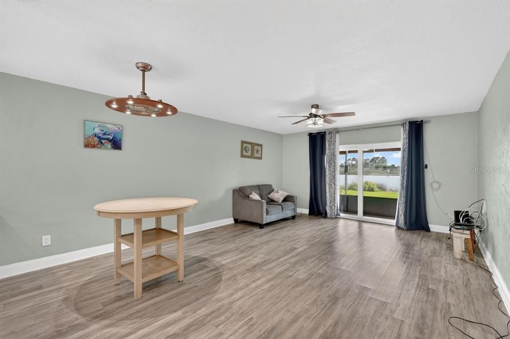 For Sale: $229,000 (2 beds, 2 baths, 1184 Square Feet)
