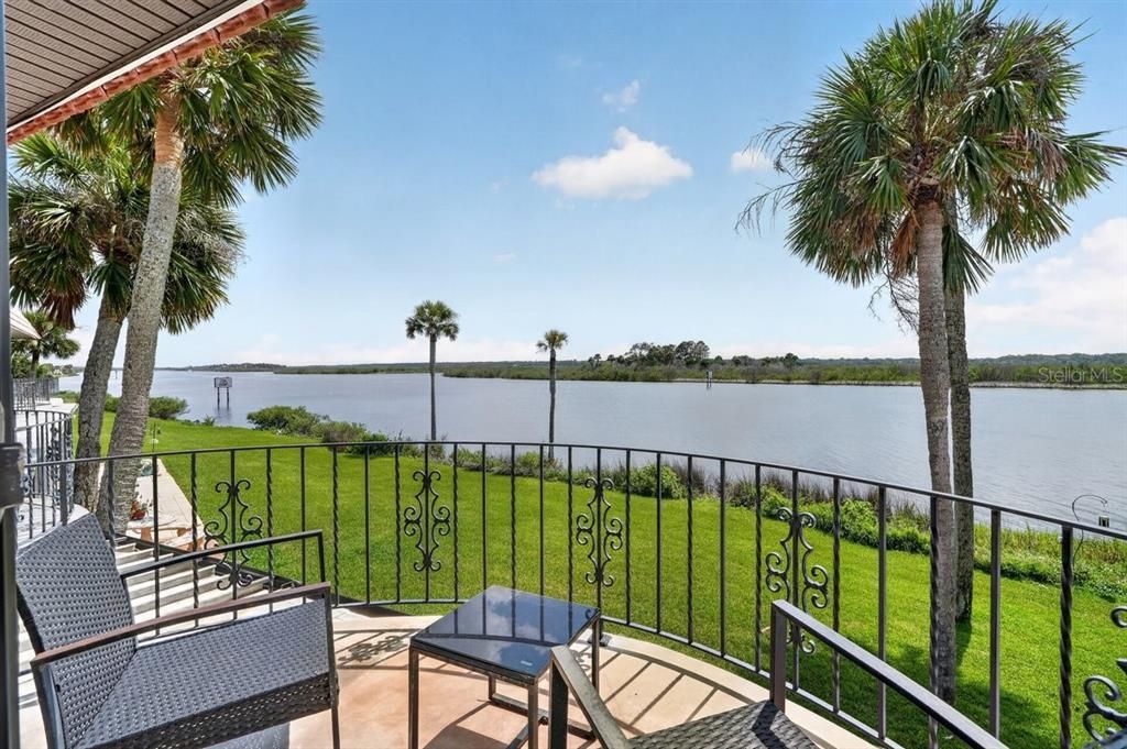 For Sale: $229,000 (2 beds, 2 baths, 1184 Square Feet)