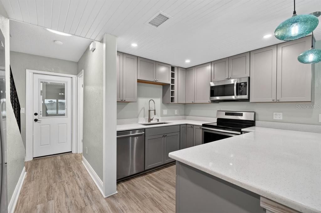 For Sale: $229,000 (2 beds, 2 baths, 1184 Square Feet)