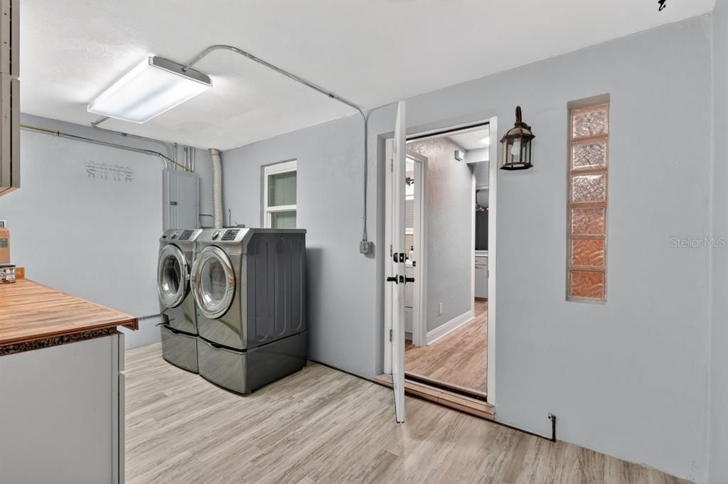 For Sale: $229,000 (2 beds, 2 baths, 1184 Square Feet)