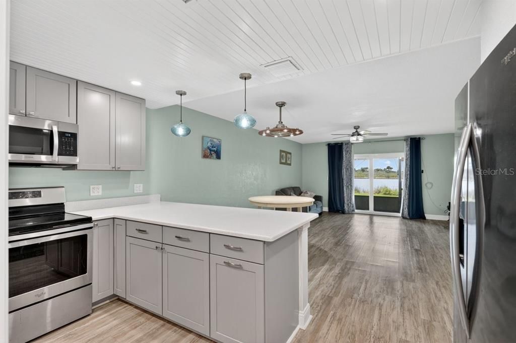 For Sale: $229,000 (2 beds, 2 baths, 1184 Square Feet)