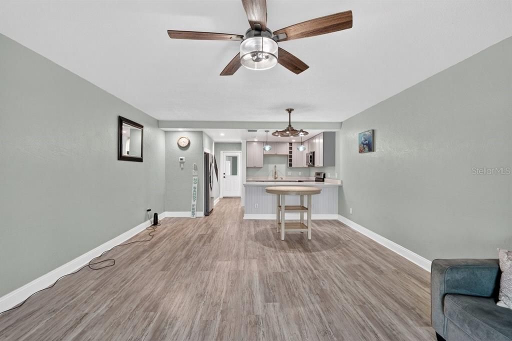 For Sale: $229,000 (2 beds, 2 baths, 1184 Square Feet)
