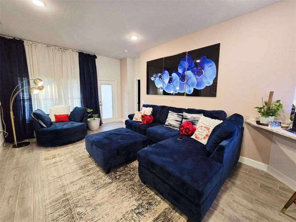 For Sale: $378,500 (4 beds, 2 baths, 1820 Square Feet)
