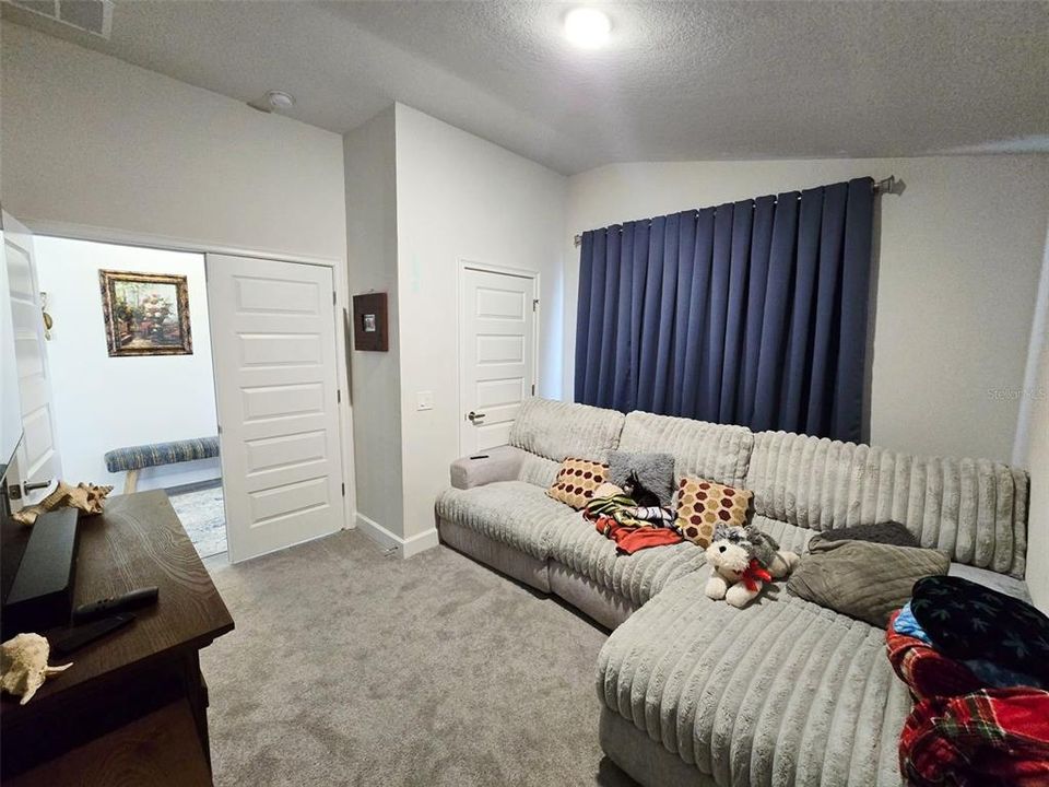 For Sale: $378,500 (4 beds, 2 baths, 1820 Square Feet)