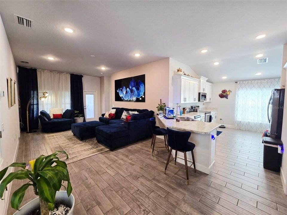 For Sale: $378,500 (4 beds, 2 baths, 1820 Square Feet)
