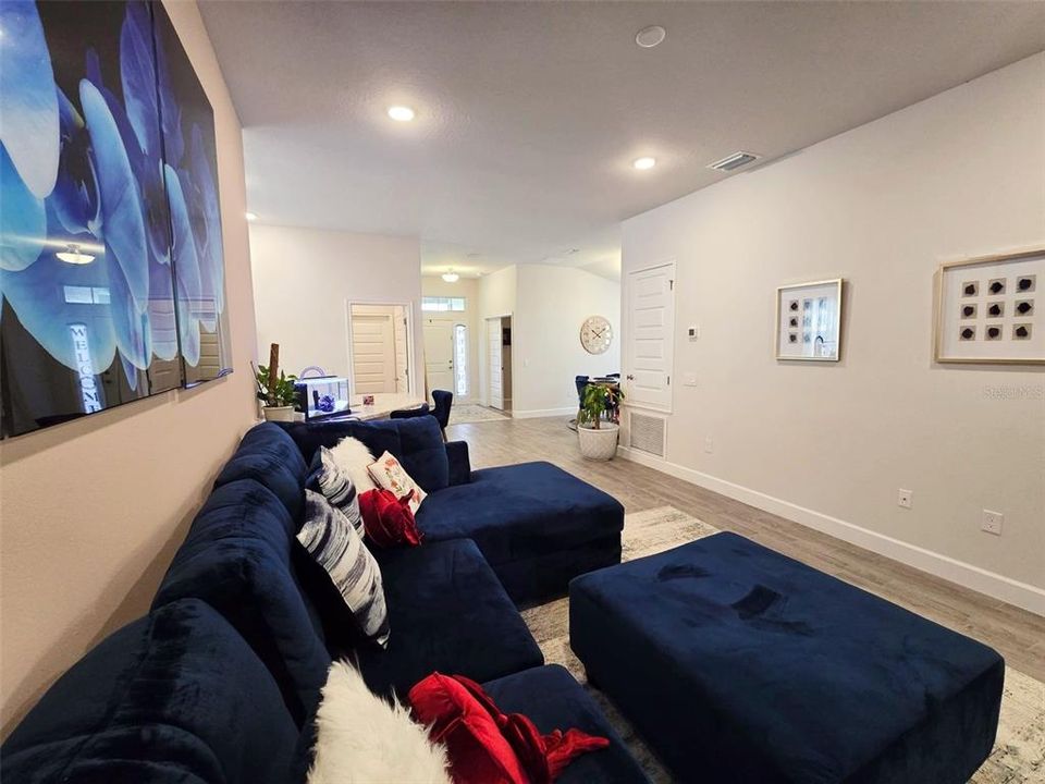For Sale: $378,500 (4 beds, 2 baths, 1820 Square Feet)