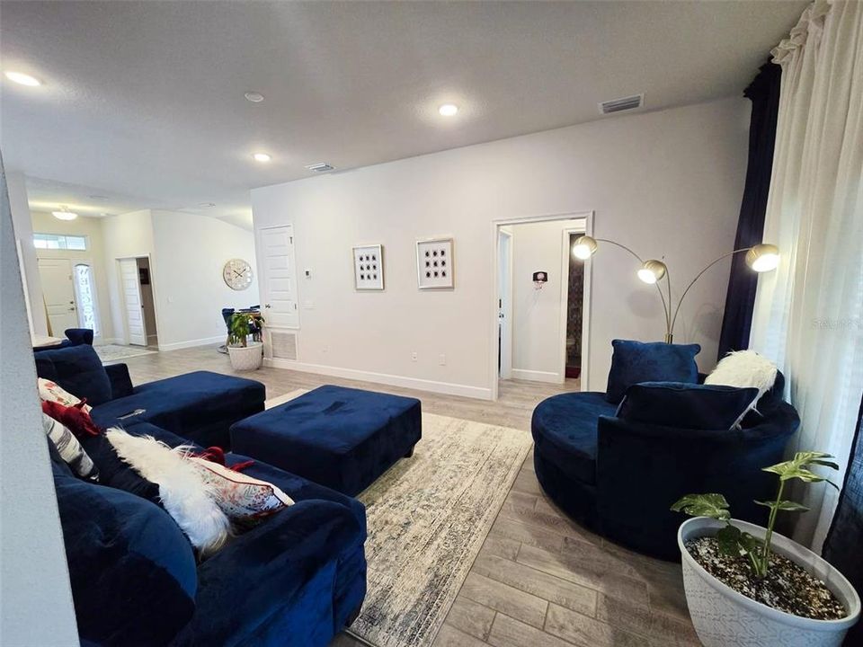 For Sale: $378,500 (4 beds, 2 baths, 1820 Square Feet)