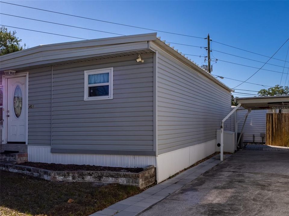 For Sale: $115,000 (1 beds, 1 baths, 700 Square Feet)