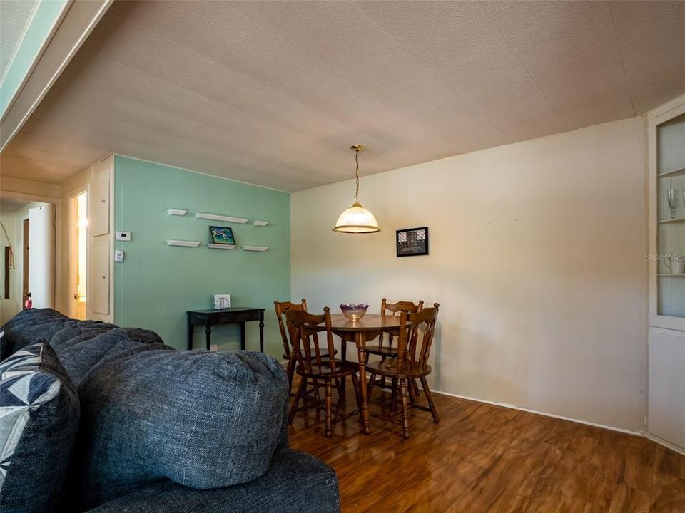 For Sale: $115,000 (1 beds, 1 baths, 700 Square Feet)