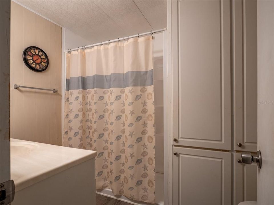 For Sale: $115,000 (1 beds, 1 baths, 700 Square Feet)