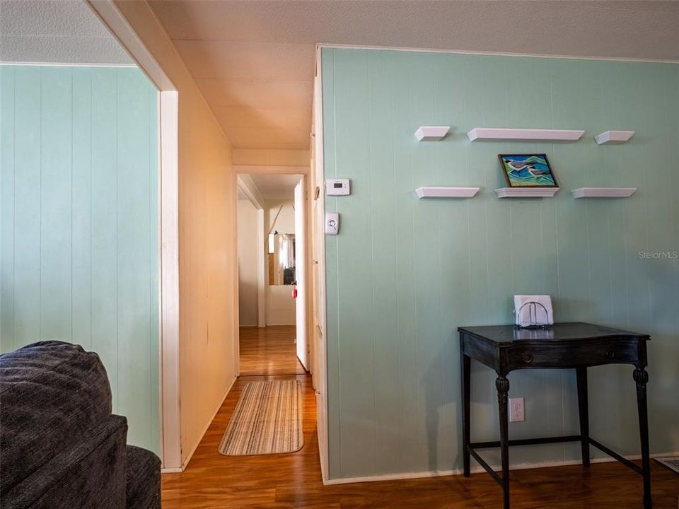 For Sale: $115,000 (1 beds, 1 baths, 700 Square Feet)
