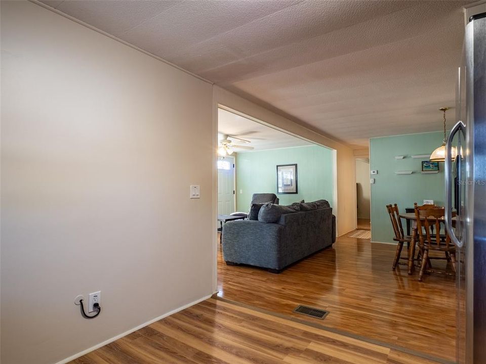 For Sale: $115,000 (1 beds, 1 baths, 700 Square Feet)