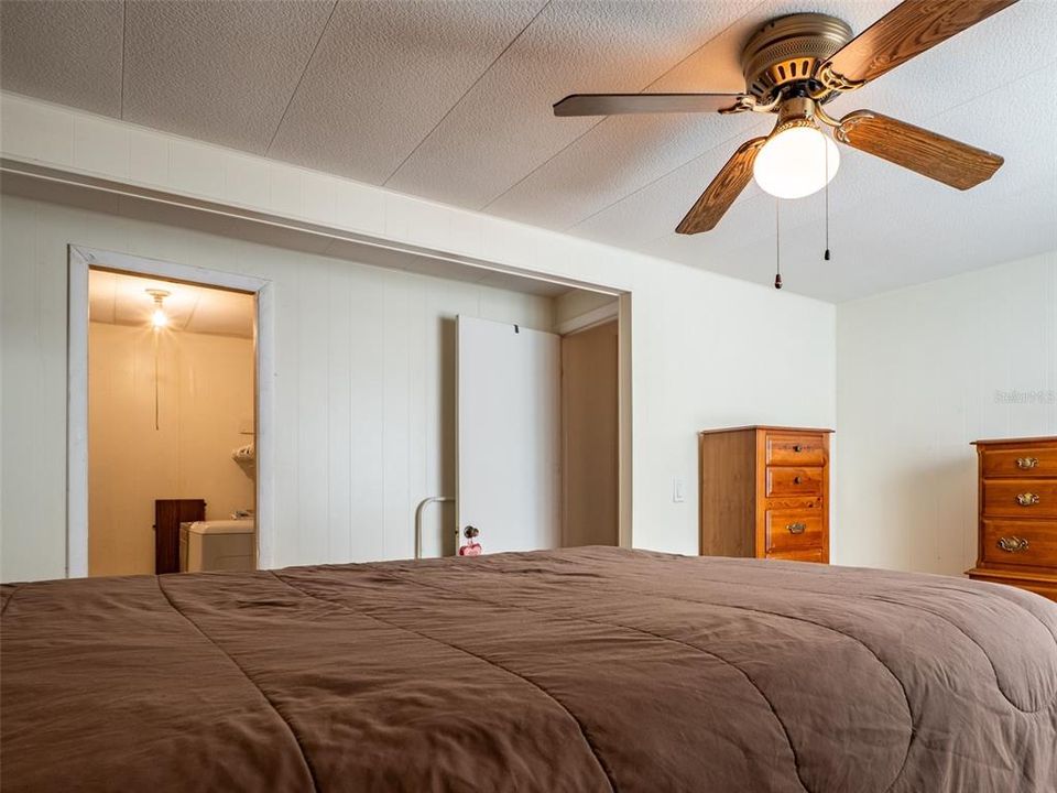 For Sale: $115,000 (1 beds, 1 baths, 700 Square Feet)