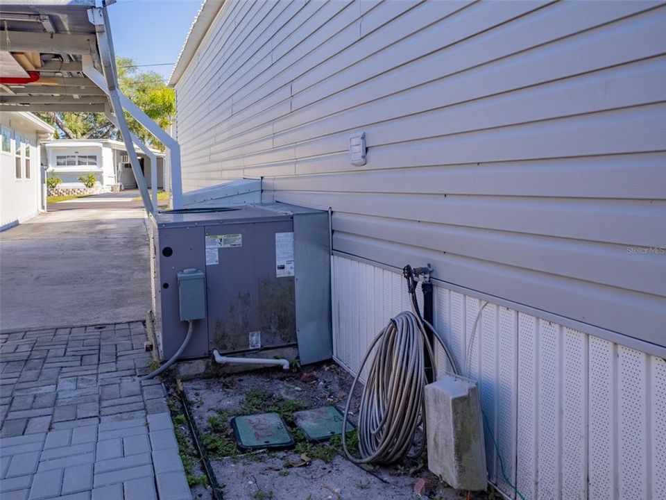 For Sale: $115,000 (1 beds, 1 baths, 700 Square Feet)