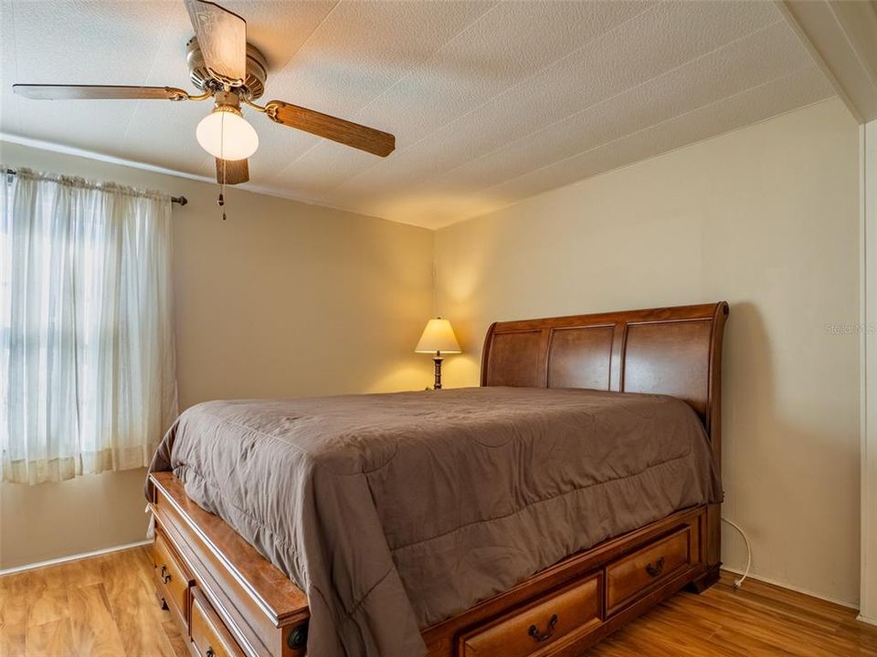 For Sale: $115,000 (1 beds, 1 baths, 700 Square Feet)