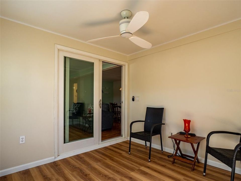 For Sale: $115,000 (1 beds, 1 baths, 700 Square Feet)