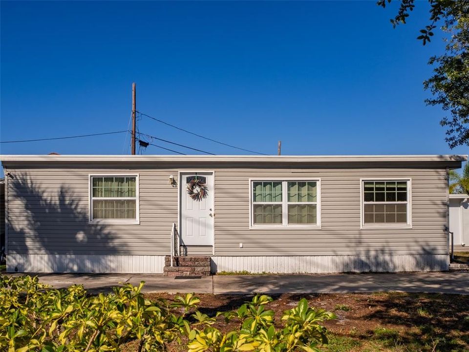 For Sale: $115,000 (1 beds, 1 baths, 700 Square Feet)