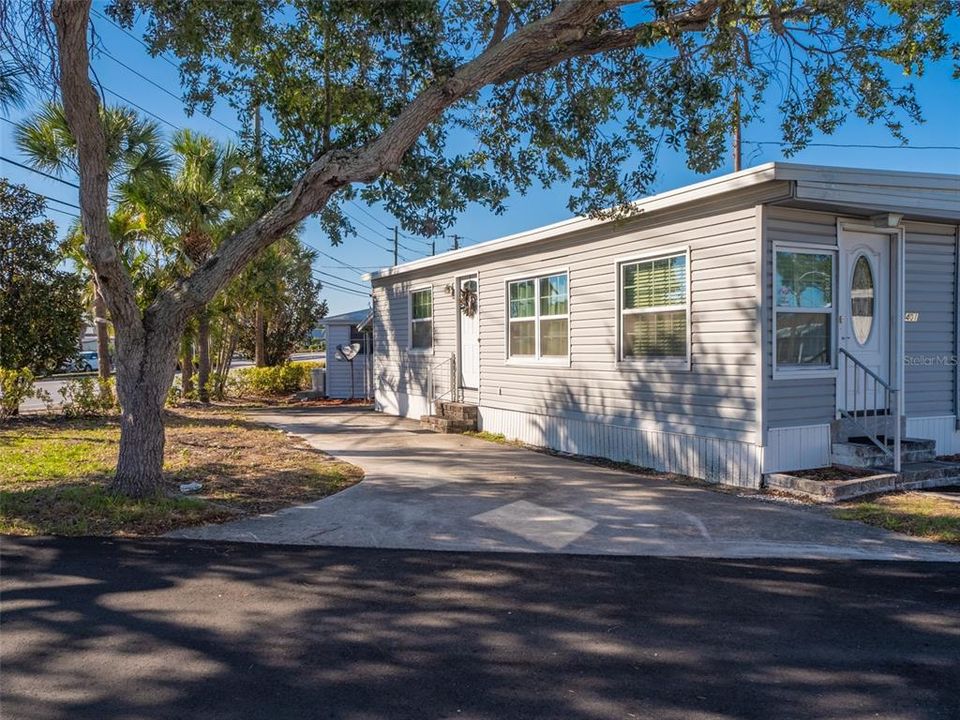 For Sale: $115,000 (1 beds, 1 baths, 700 Square Feet)