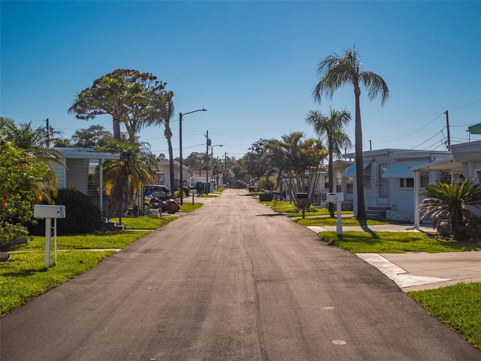 For Sale: $115,000 (1 beds, 1 baths, 700 Square Feet)