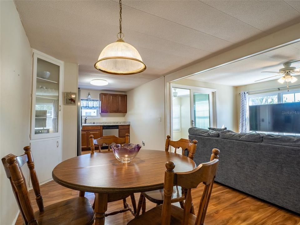 For Sale: $115,000 (1 beds, 1 baths, 700 Square Feet)