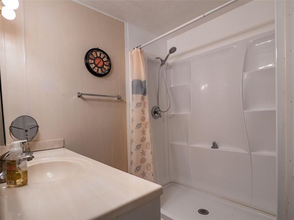 For Sale: $115,000 (1 beds, 1 baths, 700 Square Feet)