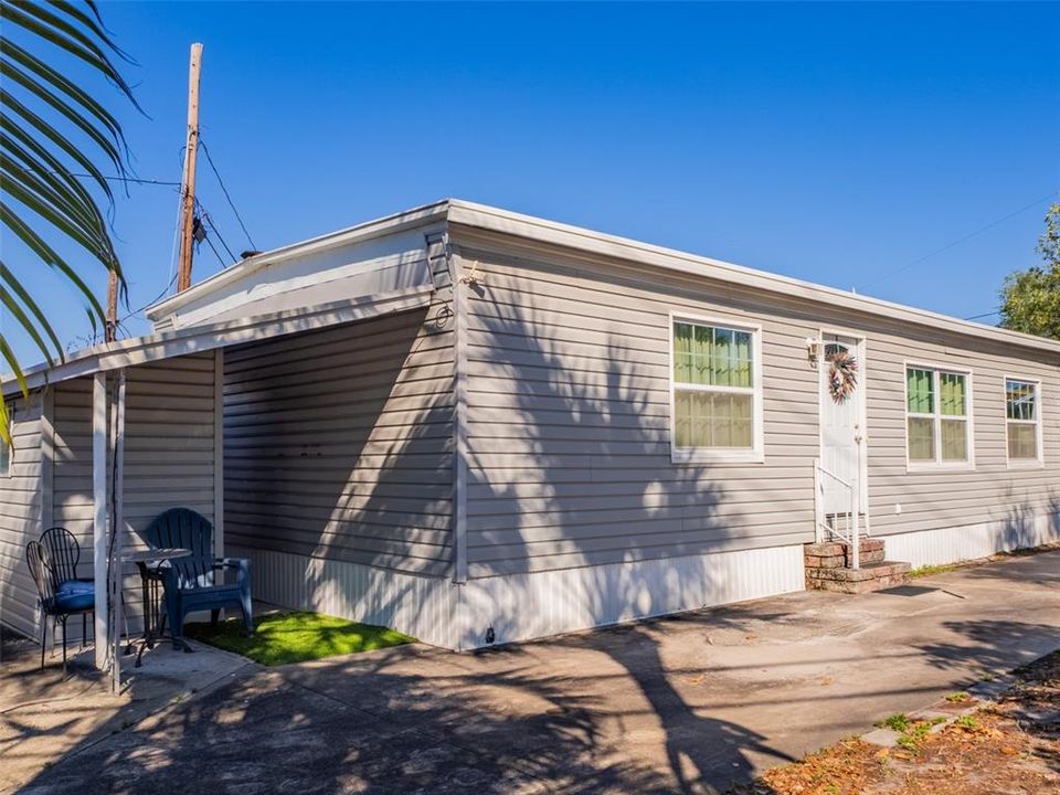 For Sale: $115,000 (1 beds, 1 baths, 700 Square Feet)