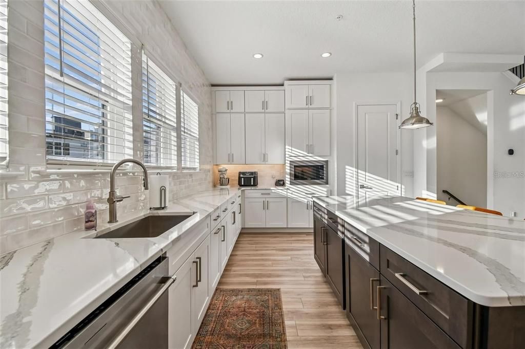 For Rent: $3,500 (4 beds, 3 baths, 2059 Square Feet)