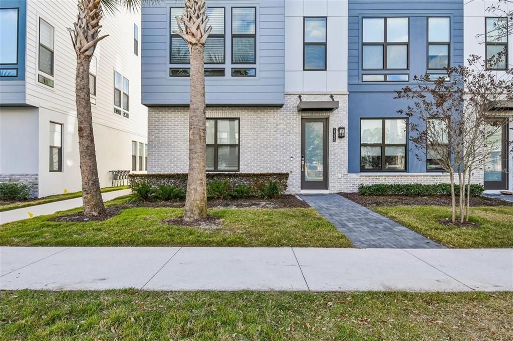 For Rent: $3,500 (4 beds, 3 baths, 2059 Square Feet)