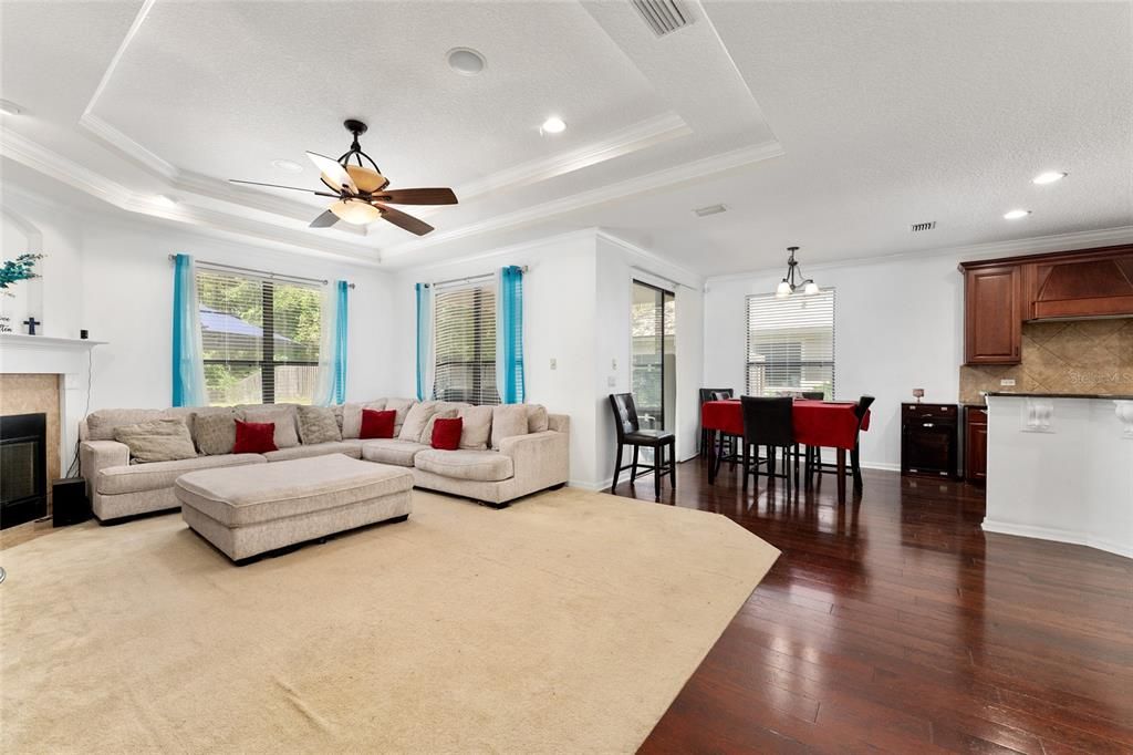 En Venta: $465,000 (4 camas, 3 baños, 2676 Pies cuadrados)
