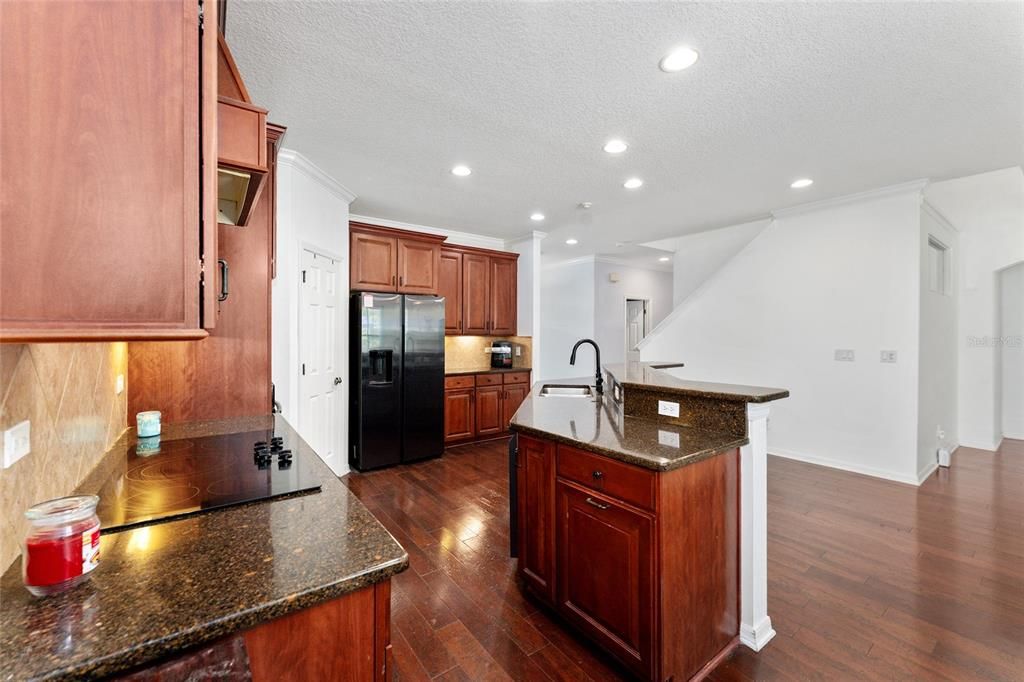 En Venta: $465,000 (4 camas, 3 baños, 2676 Pies cuadrados)