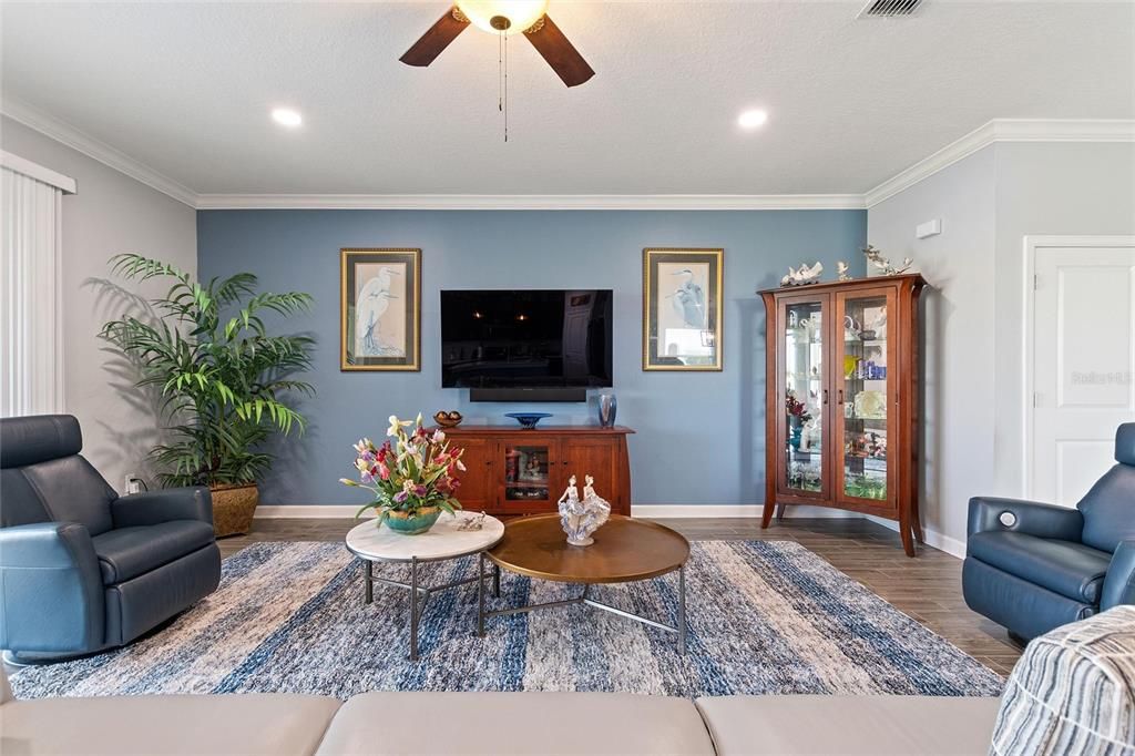 For Sale: $849,000 (6 beds, 4 baths, 3833 Square Feet)