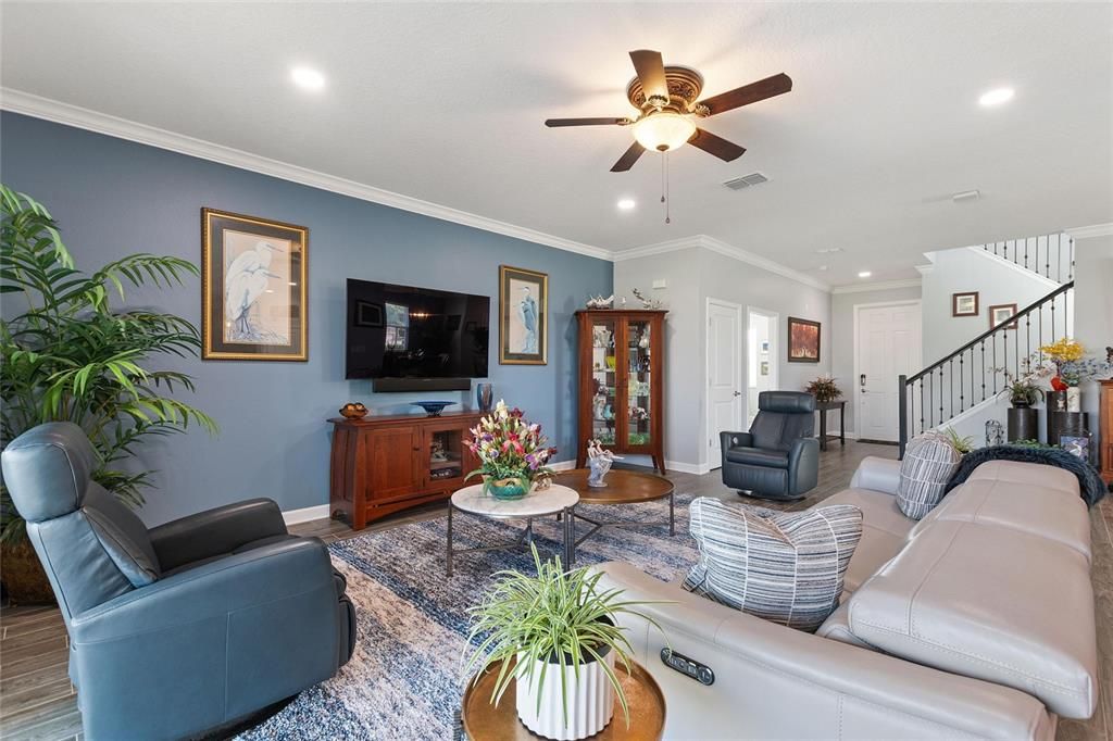 For Sale: $849,000 (6 beds, 4 baths, 3833 Square Feet)