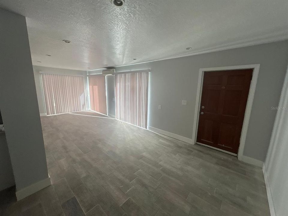 For Rent: $2,195 (2 beds, 1 baths, 768 Square Feet)