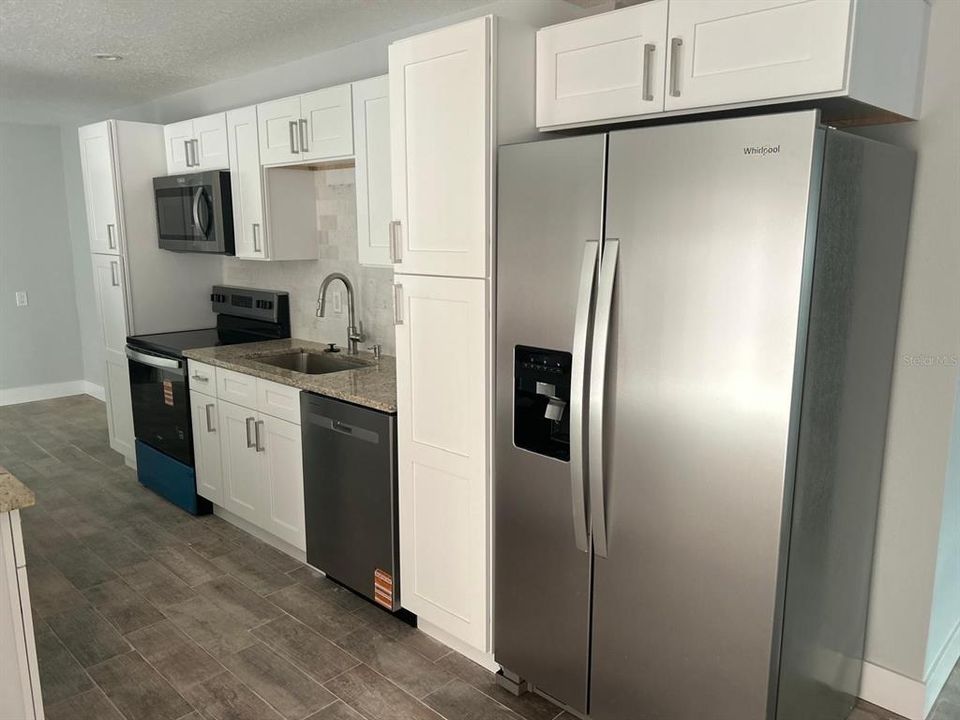 For Rent: $2,195 (2 beds, 1 baths, 768 Square Feet)