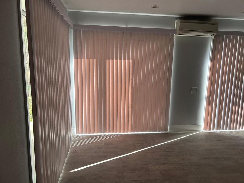 For Rent: $2,195 (2 beds, 1 baths, 768 Square Feet)