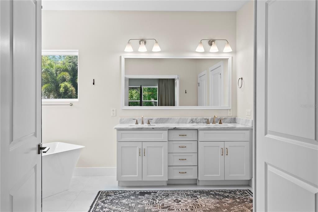 For Sale: $1,850,000 (4 beds, 4 baths, 4141 Square Feet)
