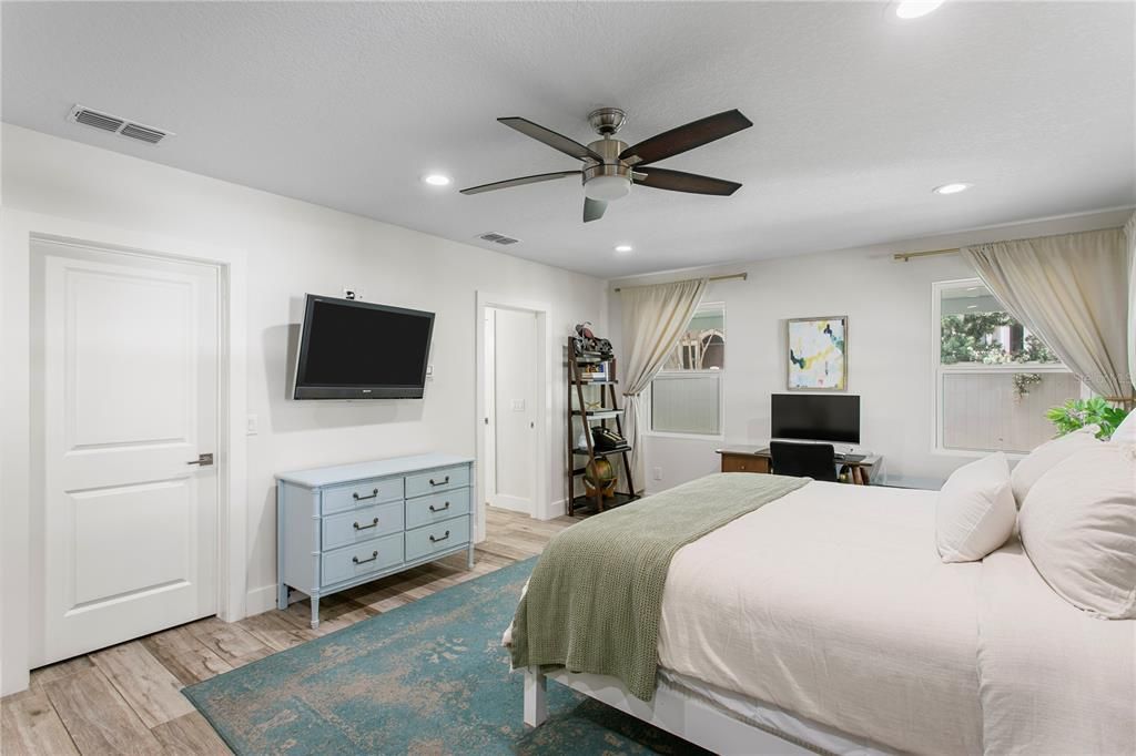 For Sale: $1,850,000 (4 beds, 4 baths, 4141 Square Feet)