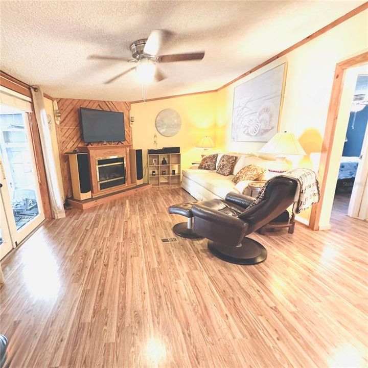 待售: $199,999 (3 贝兹, 2 浴室, 1404 平方英尺)