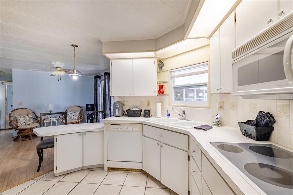 На продажу: $165,000 (2 спален, 2 ванн, 1432 Квадратных фут)