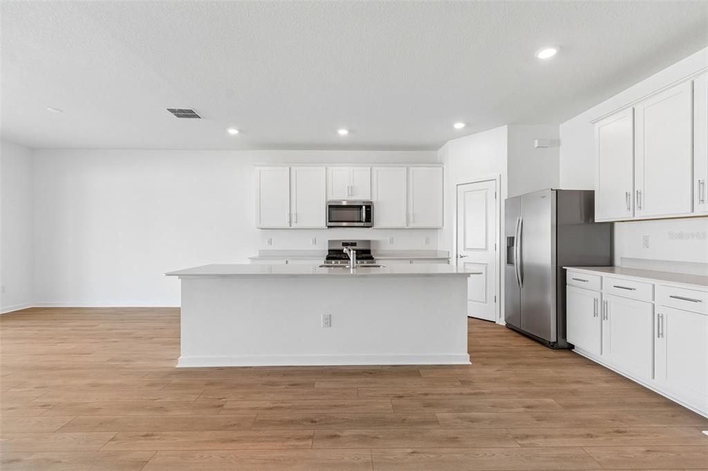 For Rent: $3,600 (4 beds, 3 baths, 2894 Square Feet)