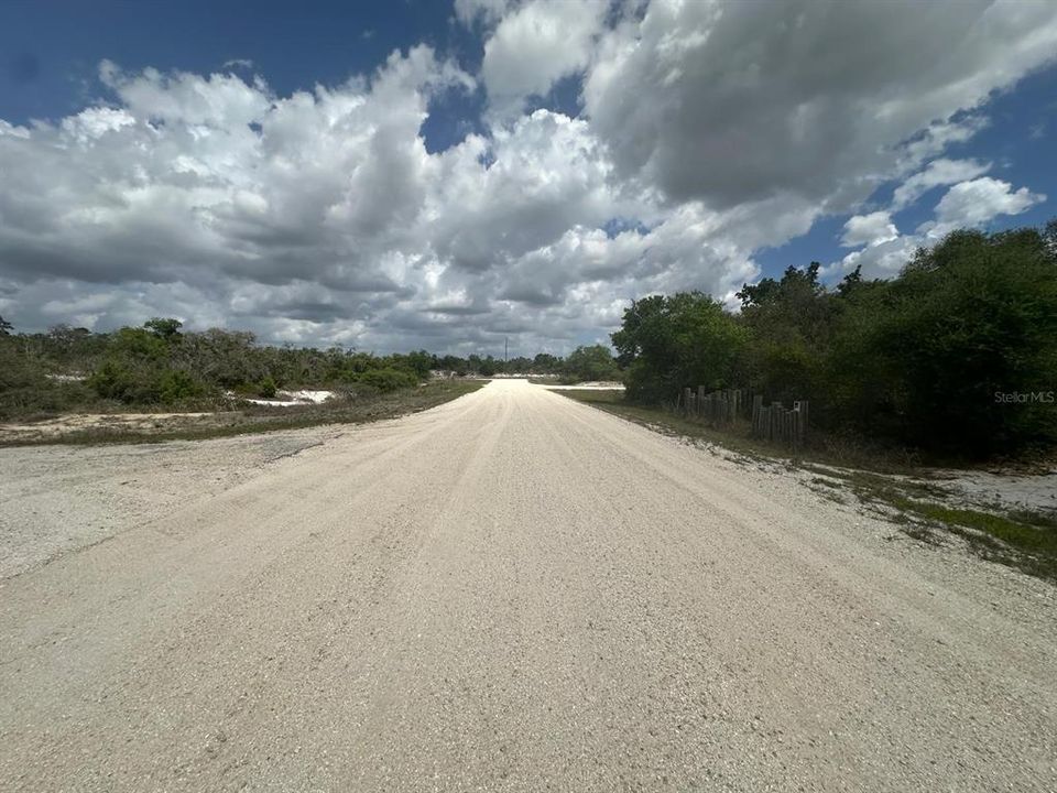 На продажу: $8,000 (0.23 acres)