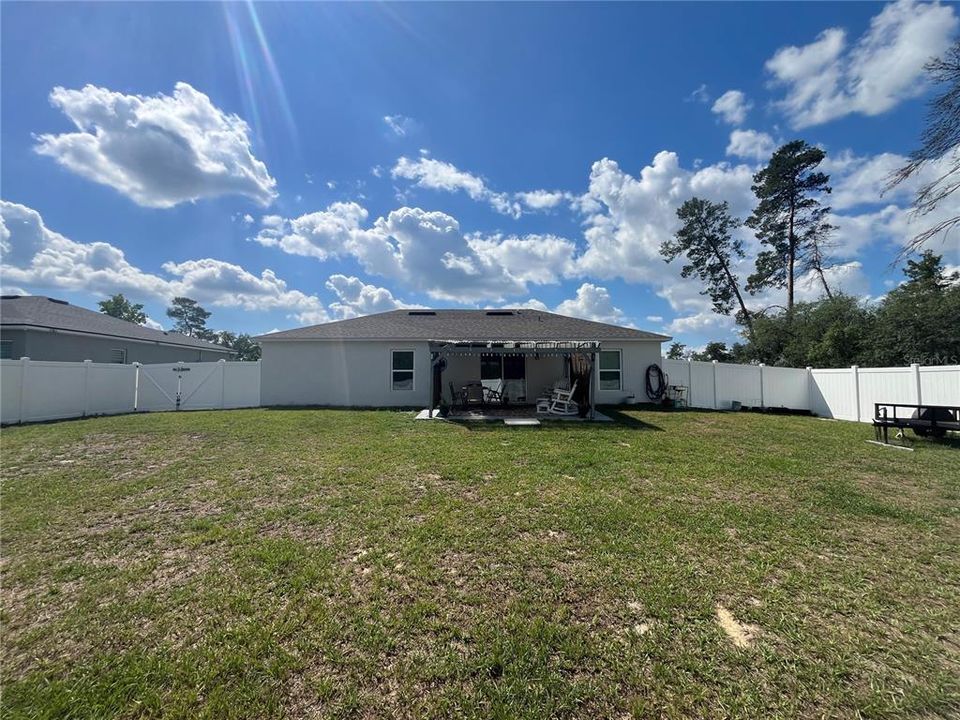 Activo con contrato: $239,000 (3 camas, 2 baños, 1286 Pies cuadrados)