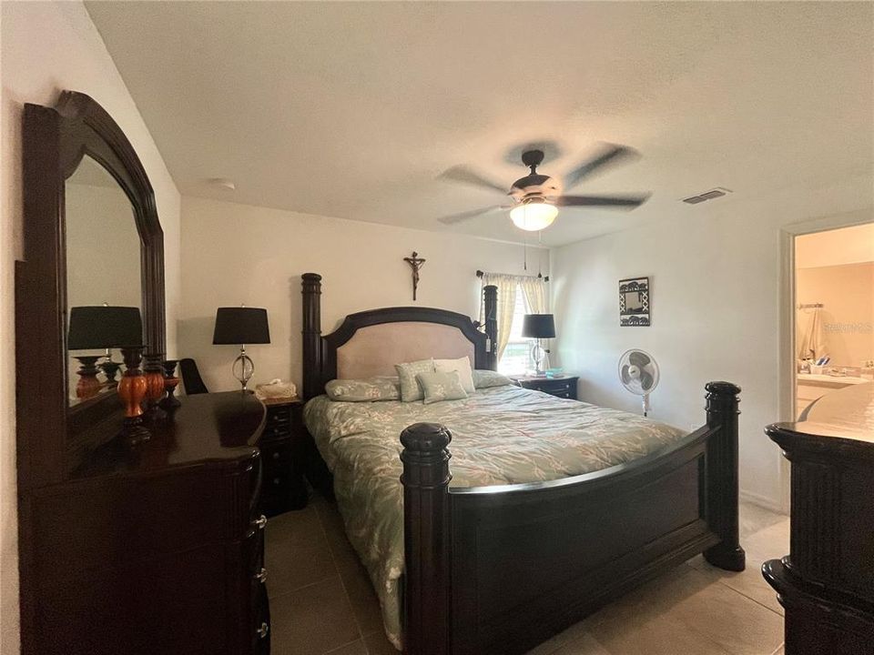 Activo con contrato: $239,000 (3 camas, 2 baños, 1286 Pies cuadrados)